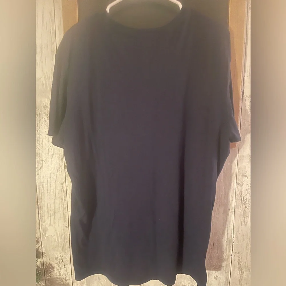Men’s Polo Size L/XL navy blue short sleeve t-shirt
